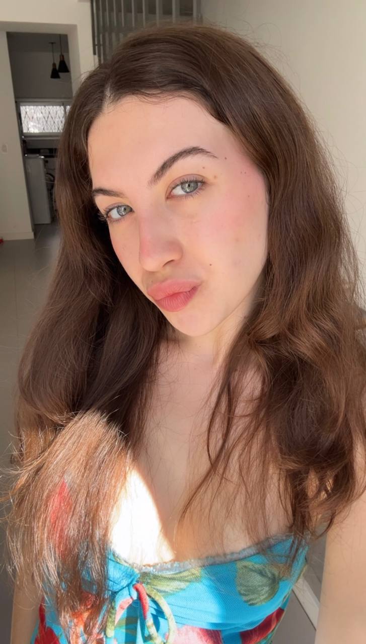 Nude girl Amber in Jakarta