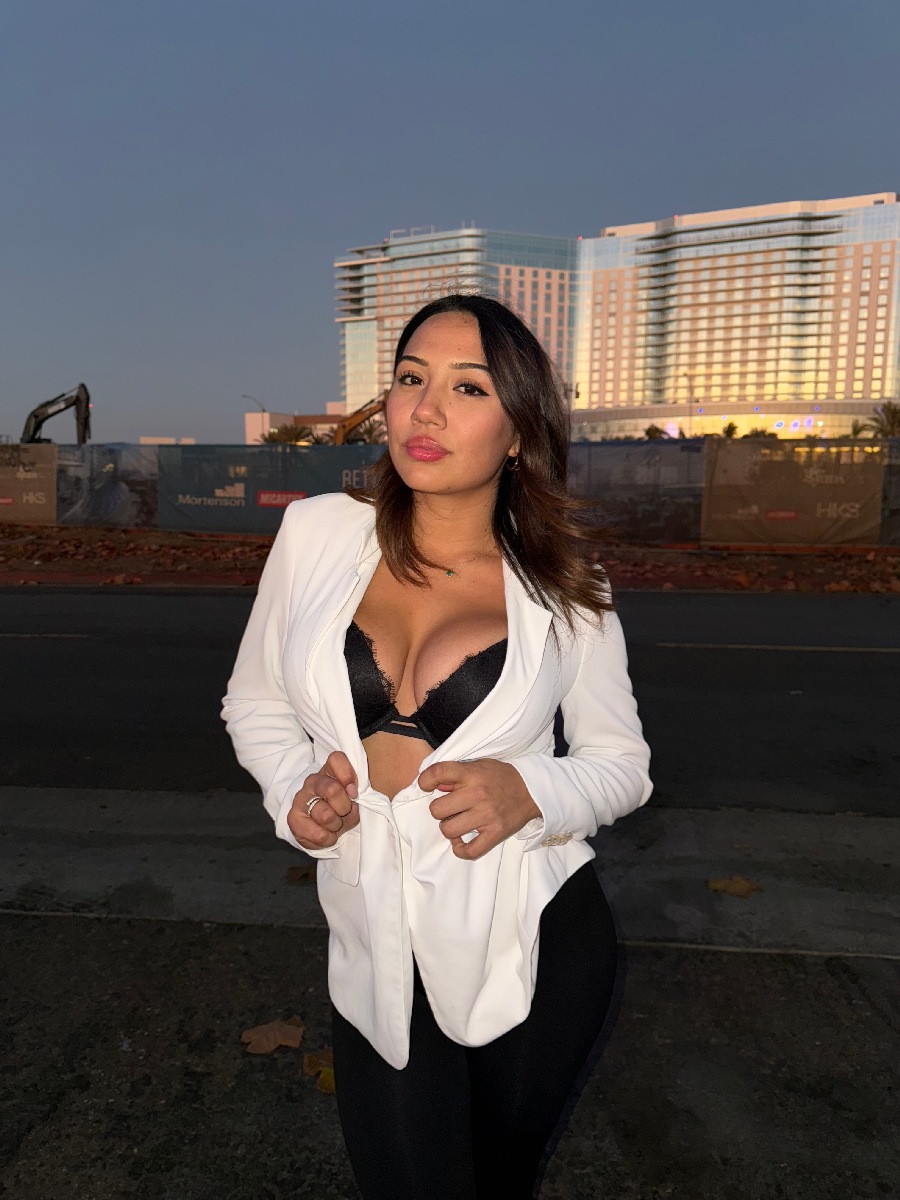 Take a pause and enjoy Ali Cruz — streaming from Jakarta