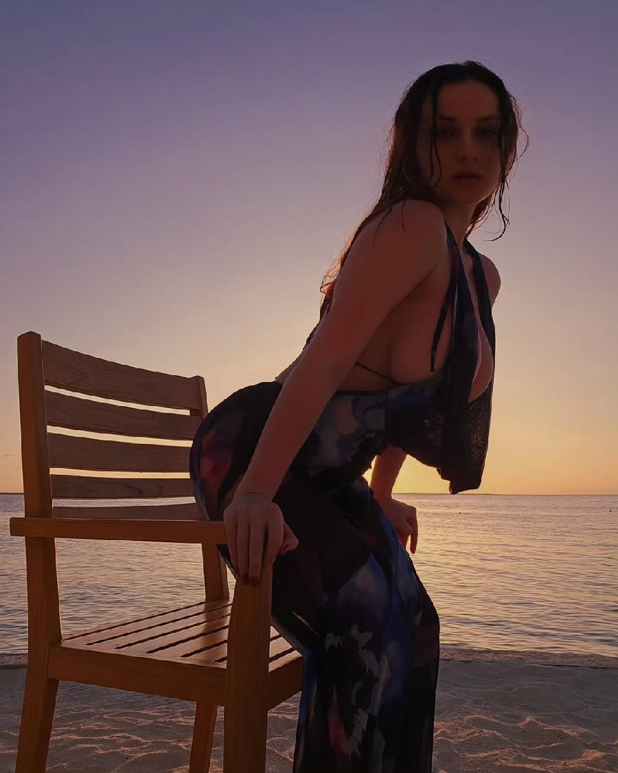 Sexy girl Miranda Faith nude in Jakarta