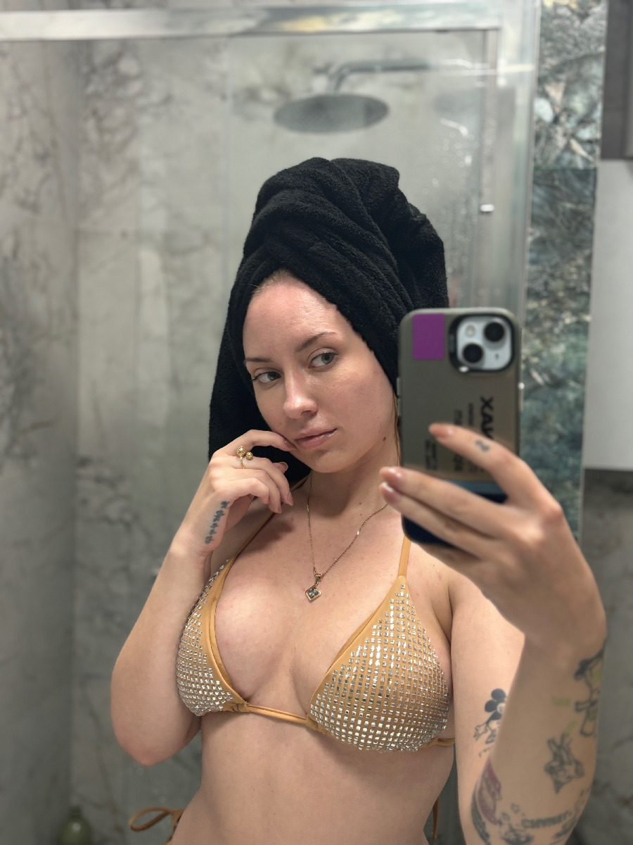 Nude girl KateV in Jakarta