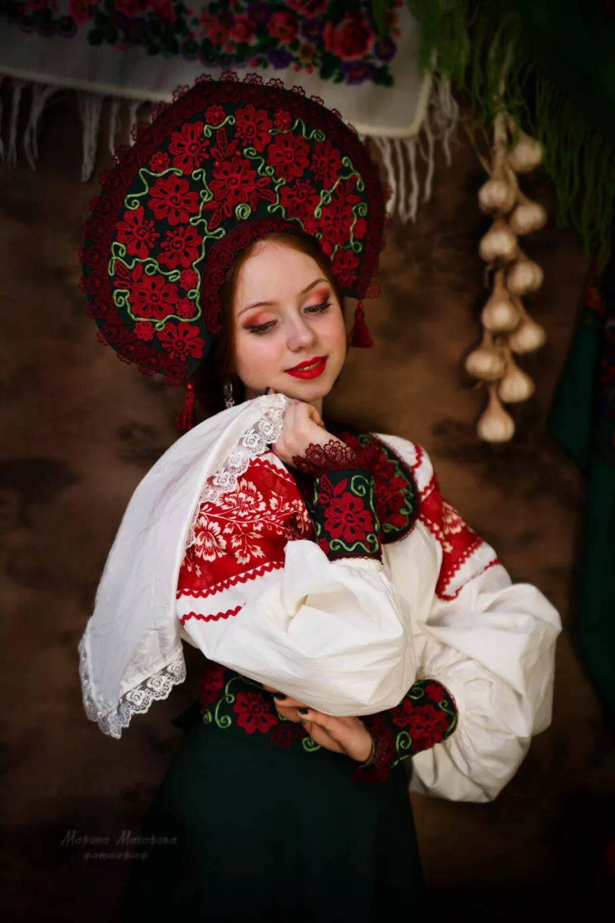 Take a pause and enjoy Women in Slavic costumes — streaming from Jakarta