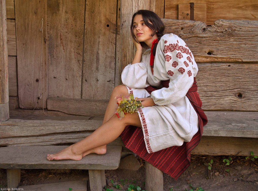 Fresh photos, fresh mood — Women in Slavic costumes online in Jakarta